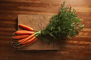 carottes nouvelles en botte