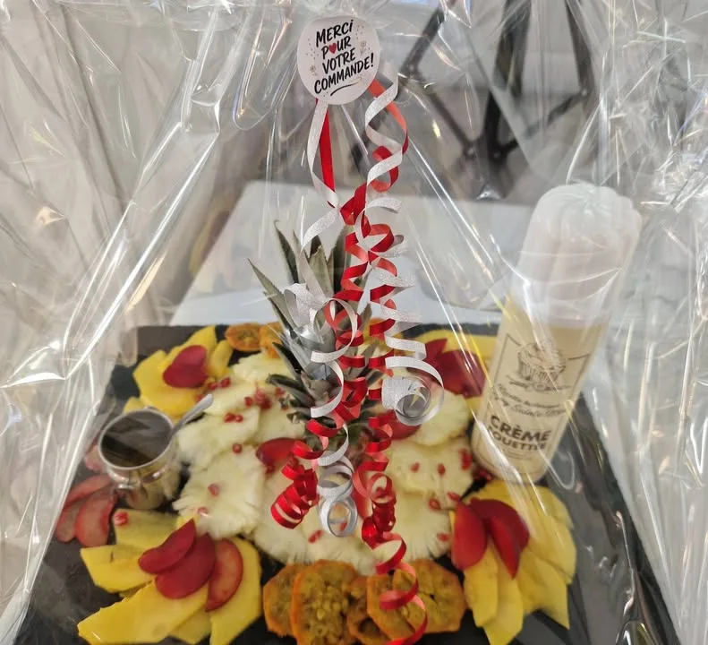 Sublimez vos envies de fraîcheur ! 
​Laissez-vous tenter par nos plateaux de fruits frais préparés sur commande. Des compositions colorées, gourmandes et soigneusement découpées sous toutes leurs formes pour émerveiller vos papilles et vos invités.

​Commandes & infos : Contactez-nous en message privé !
​Belle journée à tous !